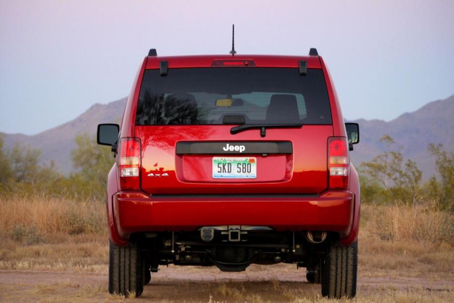  Jeep Liberty Sport 2010 года  (фото 5 из 37)